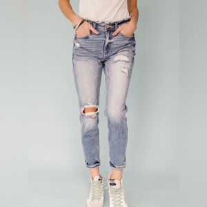 KanCan Relaxed Fit Ankle Length Distressed Jeans Size 31 NWT